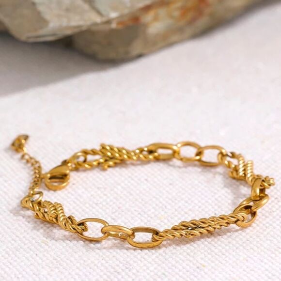 #26 18k Gold Plated Knotted Chain Bracelet - Picture 1 of 9